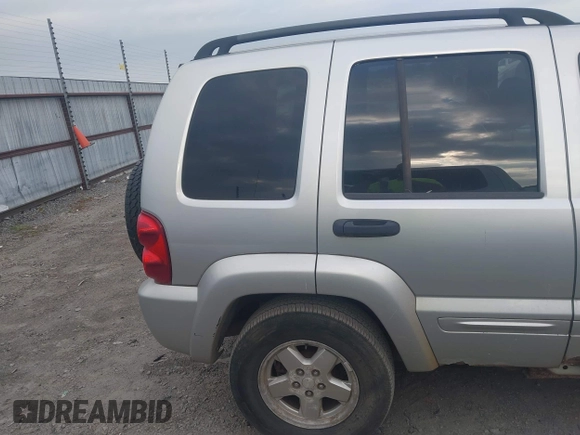 2003 Jeep Liberty Limited z VIN 1J8GL58K23W726252, wystawiony jako IAAI lot #42035004 z przebiegiem 224 159 mil mil oraz . Historia ofert i sprzedaży dostępna na DreamBid. Obrazek 12.