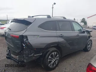 2023 Toyota Highlander Hybrid XLE z VIN 5TDKBRCH6PS564803, wystawiony jako IAAI lot #42198315 z przebiegiem 44 592 mil mil oraz . Historia ofert i sprzedaży dostępna na DreamBid. Obrazek 13.