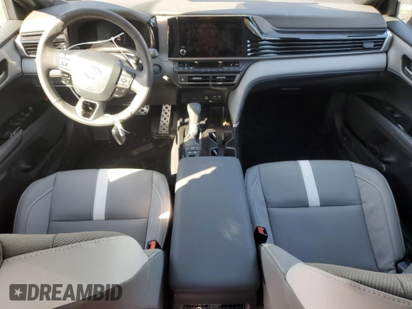2025 Toyota Camry LE z VIN 4T1DBADK3SU510279, wystawiony jako Copart lot #46408205 z przebiegiem 7 274 mil mil oraz Szkoda całkowita • Salvage title. Historia ofert i sprzedaży dostępna na DreamBid. Obrazek 8.