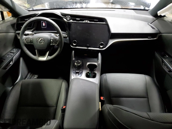 2023 Lexus RZ 450e Premium с VIN JTJAAAAB0PA004297, выставлен на аукционе Copart как лот 82275023 с пробегом 6 684 миль миль и . История ставок и продаж доступна на DreamBid. Изображение 8.