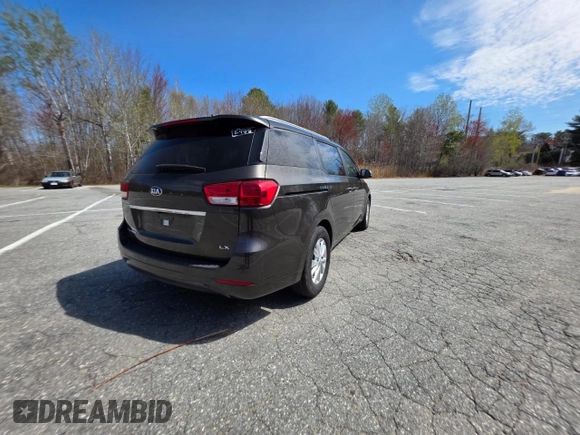 2015 Kia Sedona LX with VIN KNDMB5C12F6043483, listed as a Copart auction lot 54690525 with 139,268 mi miles and Clean Title. Bid and sale history available at carsss.com. Image 4.