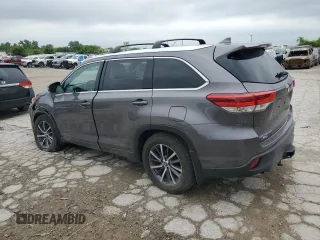 2018 Toyota Highlander SE z VIN 5TDJZRFH8JS523194, wystawiony jako Copart lot #57434645 z przebiegiem 57 965 mil mil oraz Szkoda całkowita • Salvage title. Historia ofert i sprzedaży dostępna na DreamBid. Obrazek 2.