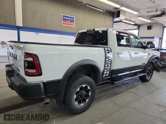 2020 Ram 2500 Power Wagon z VIN 3C6TR5EJ5LG126296, wystawiony jako Copart lot #57616555 z przebiegiem 67 960 mil mil oraz Szkoda całkowita • Salvage title. Historia ofert i sprzedaży dostępna na DreamBid. Obrazek 3.