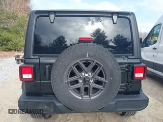 2024 Jeep Wrangler Sport S z VIN 1C4PJXDNXRW253072, wystawiony jako IAAI lot #41878513 z przebiegiem 15 976 mil mil oraz . Historia ofert i sprzedaży dostępna na DreamBid. Obrazek 17.