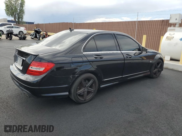 2012 Mercedes-Benz C 350 Sport z VIN WDDGF5HB1CF813547, wystawiony jako Copart lot #59611465 z przebiegiem 235 675 mil mil oraz Czysty tytuł • Clean title. Historia ofert i sprzedaży dostępna na DreamBid. Obrazek 3.