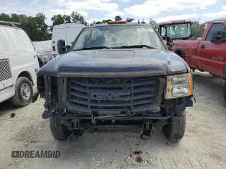 2007 GMC Sierra 3500HD DRW SLE2 z VIN 1GTJK33697F557321, wystawiony jako Copart lot #55412825 z przebiegiem 311 177 mil mil oraz Szkody całkowita. Historia ofert i sprzedaży dostępna na DreamBid. Obrazek 5.
