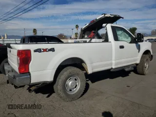 2020 Ford Super Duty F-250 SRW XL with VIN 1FDBF2B68LED97982, listed as a Copart auction lot 41176004 with 32,028 mi miles and Salvage Title. Bid and sale history available at carsss.com. Image 3.