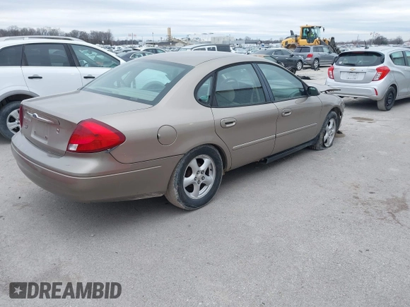 2002 Ford Taurus SES Standard with VIN 1FAFP55U52G135781, listed as a IAAI auction lot 41520037 with 196,207 mi miles. Bid and sale history available at carsss.com. Image 4.