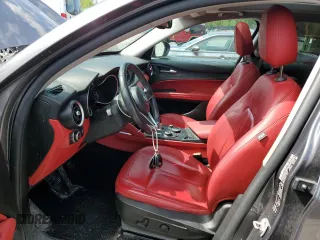 2018 Alfa Romeo Stelvio z VIN ZASFAKANXJ7B81315, wystawiony jako Copart lot #55528675 z przebiegiem 163 957 mil mil oraz Czysty tytuł • Clean title. Historia ofert i sprzedaży dostępna na DreamBid. Obrazek 7.