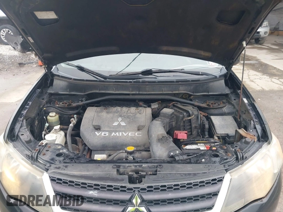 2007 Mitsubishi Outlander LS z VIN JA4MT31X37Z011404, wystawiony jako IAAI lot #42002468 z przebiegiem 154 798 mil mil oraz . Historia ofert i sprzedaży dostępna na DreamBid. Obrazek 10.