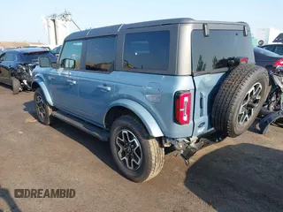 2024 Ford Bronco Outer Banks z VIN 1FMDE8BH3RLB41205, wystawiony jako IAAI lot #42558633 z przebiegiem 1 457 mil mil oraz . Historia ofert i sprzedaży dostępna na DreamBid. Obrazek 3.
