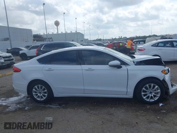 2018 Ford Fusion S z VIN 3FA6P0G71JR166706, wystawiony jako IAAI lot #42275722 z przebiegiem 33 752 mil mil oraz . Historia ofert i sprzedaży dostępna na DreamBid. Obrazek 13.
