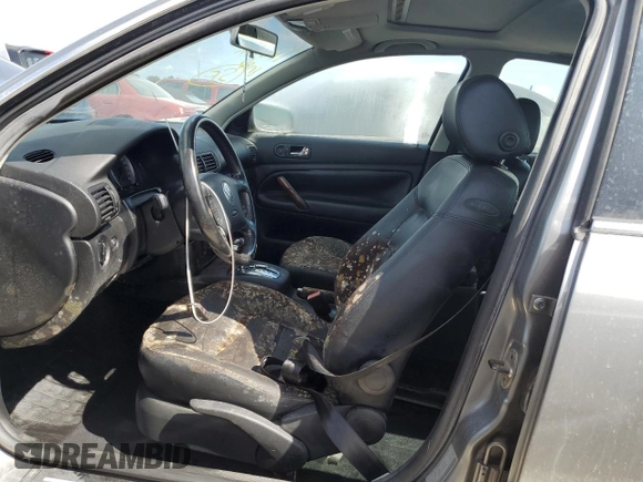 2003 Volkswagen Passat z VIN WVWPH23B03P338896, wystawiony jako Copart lot #74698014 z przebiegiem Nie podano mil oraz Nie do naprawy • Non repairable. Historia ofert i sprzedaży dostępna na DreamBid. Obrazek 7.