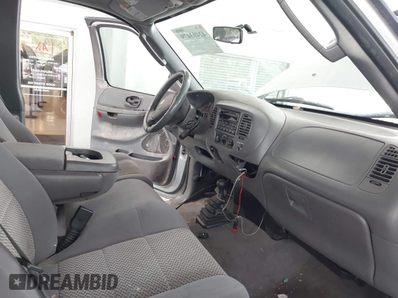 2003 Ford F-150 XL с VIN 2FTRX18W03CA23003, выставлен на аукционе IAAI как лот 42403479 с пробегом 316 789 миль миль и . История ставок и продаж доступна на DreamBid. Изображение 5.