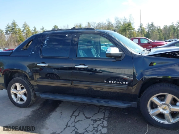 2012 Chevrolet Avalanche LT with VIN 3GNTKFE72CG160193, listed as a IAAI auction lot 42002570 with 147,030 mi miles. Bid and sale history available at carsss.com. Image 13.