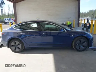 2018 Tesla Model 3 Long Range Battery z VIN 5YJ3E1EA6JF041970, wystawiony jako IAAI lot #42224514 z przebiegiem 79 744 mil mil oraz . Historia ofert i sprzedaży dostępna na DreamBid. Obrazek 13.