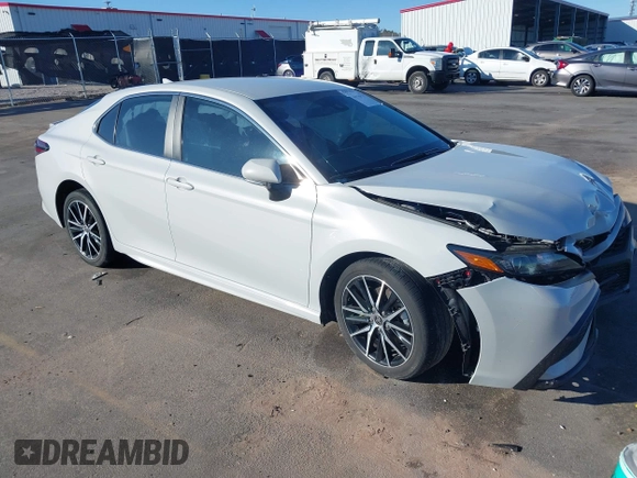 2023 Toyota Camry SE z VIN 4T1G11AK5PU095414, wystawiony jako IAAI lot #41729717 z przebiegiem 35 233 mil mil oraz . Historia ofert i sprzedaży dostępna na DreamBid. Obrazek 1.