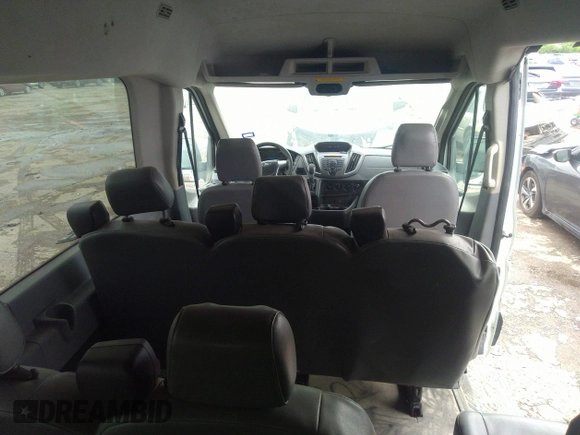2015 Ford Transit Passenger XL z VIN 1FBAX2CG3FKA97085, wystawiony jako IAAI lot #42210744 z przebiegiem 81 911 mil mil oraz . Historia ofert i sprzedaży dostępna na DreamBid. Obrazek 18.