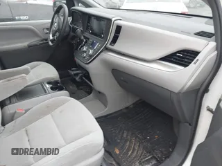 2018 Toyota Sienna LE Auto Access Seat with VIN 5TDKZ3DC7JS962959, listed as a IAAI auction lot 41614517 with 89,362 mi miles. Bid and sale history available at carsss.com. Image 5.