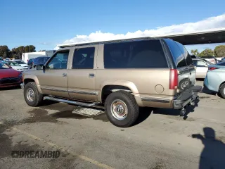 1996 Chevrolet Suburban z VIN 3GNGK26JXTG107228, wystawiony jako Copart lot #44741195 z przebiegiem 172 053 mil mil oraz Czysty tytuł • Clean title. Historia ofert i sprzedaży dostępna na DreamBid. Obrazek 2.