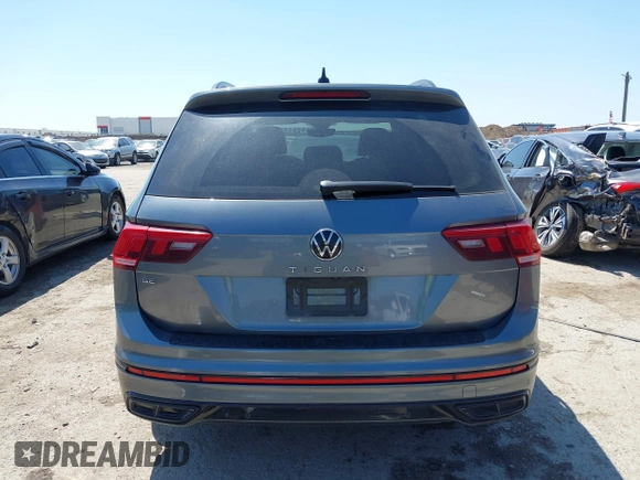 2023 Volkswagen Tiguan SE R-Line Black z VIN 3VVCB7AX1PM057201, wystawiony jako IAAI lot #41977239 z przebiegiem 84 840 mil mil oraz . Historia ofert i sprzedaży dostępna na DreamBid. Obrazek 17.