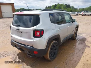 2017 Jeep Renegade Latitude z VIN ZACCJBBB2HPF61293, wystawiony jako IAAI lot #42004209 z przebiegiem 101 214 mil mil oraz . Historia ofert i sprzedaży dostępna na DreamBid. Obrazek 4.