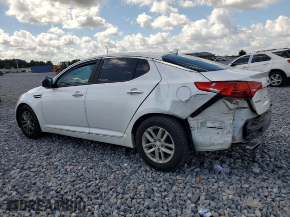 2013 Kia Optima LX z VIN KNAGM4A74D5380729, wystawiony jako Copart lot #56555835 z przebiegiem 126 904 mil mil oraz Szkoda całkowita • Salvage title. Historia ofert i sprzedaży dostępna na DreamBid. Obrazek 2.