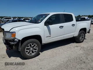 2021 GMC Canyon 4WD AT4 z VIN 1GTG6FENXM1158530, wystawiony jako Copart lot #52030525 z przebiegiem 116 836 mil mil oraz Szkody całkowita. Historia ofert i sprzedaży dostępna na DreamBid. Obrazek 1.