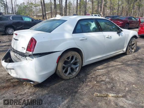 2021 Chrysler 300 with VIN 2C3CCABG1MH520380, listed as a IAAI auction lot 41639405 with 87,832 mi miles. Bid and sale history available at carsss.com. Image 4.