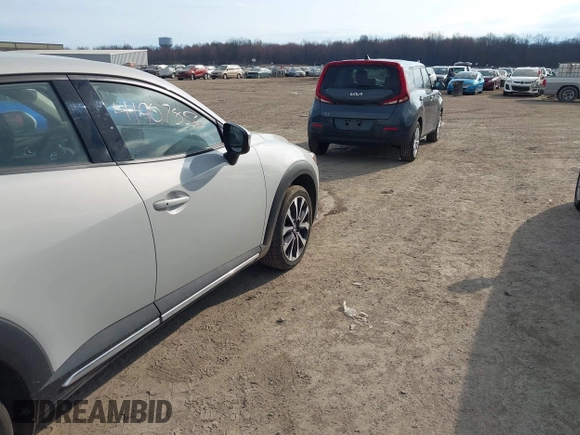 2019 Mazda CX-3 Grand Touring with VIN JM1DKFD74K0450470, listed as a IAAI auction lot 41907856 with 52,625 mi miles. Bid and sale history available at carsss.com. Image 8.