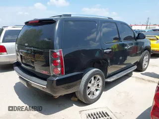 2008 GMC Yukon Denali z VIN 1GKFK63868J212274, wystawiony jako IAAI lot #42325441 z przebiegiem 272 701 mil mil oraz . Historia ofert i sprzedaży dostępna na DreamBid. Obrazek 4.