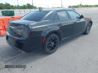 2016 Chrysler 300 S z VIN 2C3CCAGG4GH182793, wystawiony jako IAAI lot #42442826 z przebiegiem 125 474 mil mil oraz . Historia ofert i sprzedaży dostępna na DreamBid. Obrazek 4.