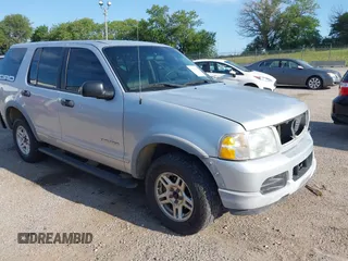 2002 Ford Explorer XLS z VIN 1FMZU72E92UB00988, wystawiony jako IAAI lot #42656645 z przebiegiem 206 131 mil mil oraz . Historia ofert i sprzedaży dostępna na DreamBid. Obrazek 1.