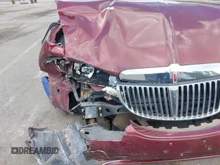 2000 Lincoln Town Car Signature z VIN 1LNHM82W2YY865648, wystawiony jako IAAI lot #42230897 z przebiegiem 195 602 mil mil oraz . Historia ofert i sprzedaży dostępna na DreamBid. Obrazek 12.