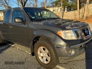 2010 Nissan Frontier SE z VIN 1N6AD0CW7AC411904, wystawiony jako Copart lot #87465364 z przebiegiem 324 124 mil mil oraz Czysty tytuł • Clean title. Historia ofert i sprzedaży dostępna na DreamBid. Obrazek 1.