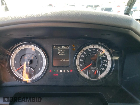 2018 Ram 1500 Express z VIN 3C6RR7KT3JG137841, wystawiony jako Copart lot #52209005 z przebiegiem 36 123 mil mil oraz Czysty tytuł • Clean title. Historia ofert i sprzedaży dostępna na DreamBid. Obrazek 9.