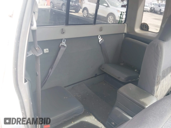 2002 Nissan Frontier XE z VIN 1N6ED26YX2C353086, wystawiony jako IAAI lot #41821399 z przebiegiem 192 027 mil mil oraz . Historia ofert i sprzedaży dostępna na DreamBid. Obrazek 8.
