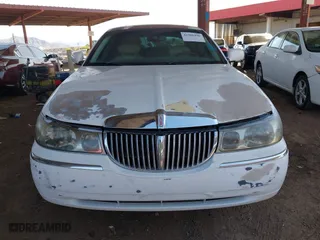 2002 Lincoln Town Car Sig. with VIN 1LNHM82W02Y626302, listed as a IAAI auction lot 41988496 with 193,346 mi miles. Bid and sale history available at carsss.com. Image 6.