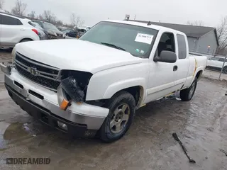 2006 Chevrolet Silverado 1500 LT2 with VIN 2GCEK19B161147287, listed as a IAAI auction lot 41508773 with 202,155 mi miles. Bid and sale history available at carsss.com. Image 17.