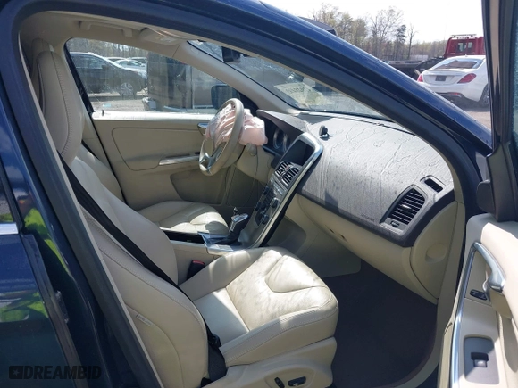2013 Volvo XC60 T6 with VIN YV4902DZ9D2441547, listed as a IAAI auction lot 42028493 with 106,212 mi miles. Bid and sale history available at carsss.com. Image 5.
