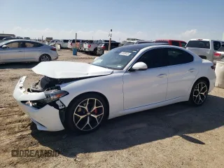 2021 Alfa Romeo Giulia Ti z VIN ZARFANBN0M7642850, wystawiony jako Copart lot #53498445 z przebiegiem Nie podano mil oraz Szkody całkowita. Historia ofert i sprzedaży dostępna na DreamBid. Obrazek 1.