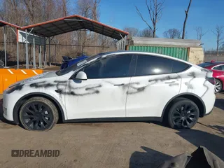 2022 Tesla Model Y Long Range with VIN 7SAYGDEE4NF532678, listed as a IAAI auction lot 41761130 with Not Provided miles and . Bid and sale history available at carsss.com. Image 13.
