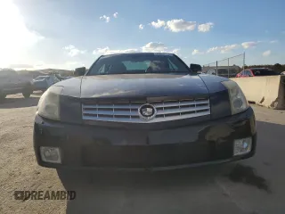 2004 Cadillac XLR z VIN 1G6YV34A945601976, wystawiony jako Copart lot #83062774 z przebiegiem 97 920 mil mil oraz Tytuł czysty. Historia ofert i sprzedaży dostępna na DreamBid. Obrazek 5.