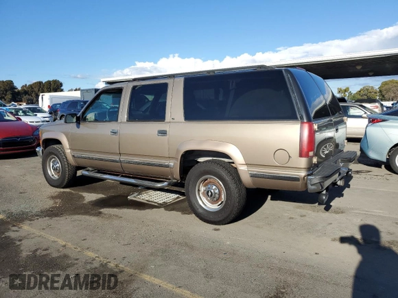 1996 Chevrolet Suburban z VIN 3GNGK26JXTG107228, wystawiony jako Copart lot #44741195 z przebiegiem 172 053 mil mil oraz Czysty tytuł • Clean title. Historia ofert i sprzedaży dostępna na DreamBid. Obrazek 2.