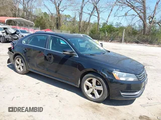 2013 Volkswagen Passat SE z VIN 1VWBP7A39DC094211, wystawiony jako IAAI lot #41894764 z przebiegiem 130 955 mil mil oraz . Historia ofert i sprzedaży dostępna na DreamBid. Obrazek 1.
