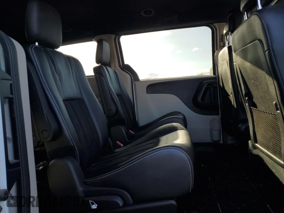 2019 Dodge Grand Caravan SXT with VIN 2C4RDGCG3KR725405, listed as a Copart auction lot 51742765 with 92,900 mi miles and Salvage Title. Bid and sale history available at carsss.com. Image 11.