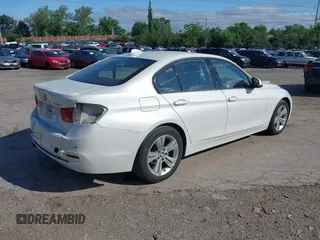 2016 BMW 3 Series 328i xDrive z VIN WBA8E3G51GNU00179, wystawiony jako IAAI lot #42292023 z przebiegiem 106 513 mil mil oraz . Historia ofert i sprzedaży dostępna na DreamBid. Obrazek 4.