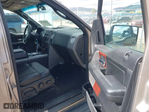 2005 Ford F-150 XLT with VIN 1FTPW14585FB15913, listed as a IAAI auction lot 42134300 with 234,597 mi miles. Bid and sale history available at carsss.com. Image 5.