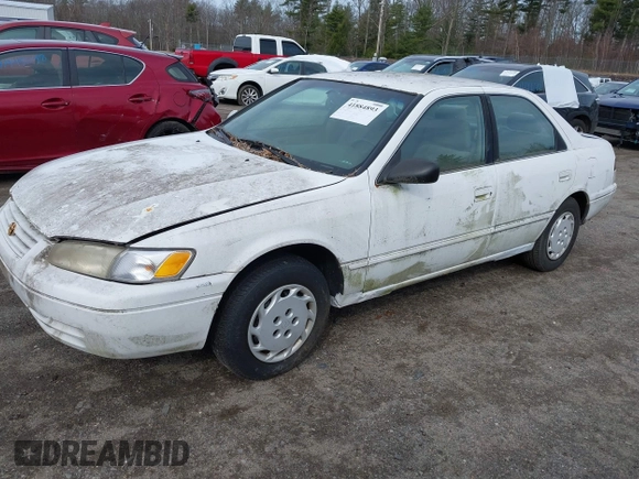1998 Toyota Camry LE z VIN 4T1BG22K2WU225323, wystawiony jako IAAI lot #41884893 z przebiegiem 262 222 mil mil oraz . Historia ofert i sprzedaży dostępna na DreamBid. Obrazek 2.