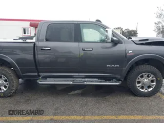 2022 Ram 2500 Laramie z VIN 3C6UR5FL2NG243857, wystawiony jako IAAI lot #41736144 z przebiegiem 58 474 mil mil oraz . Historia ofert i sprzedaży dostępna na DreamBid. Obrazek 13.